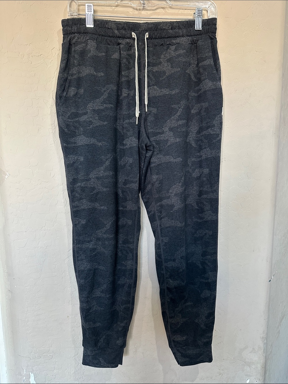 Vuori Men's Dark Charcoal Camo Joggers